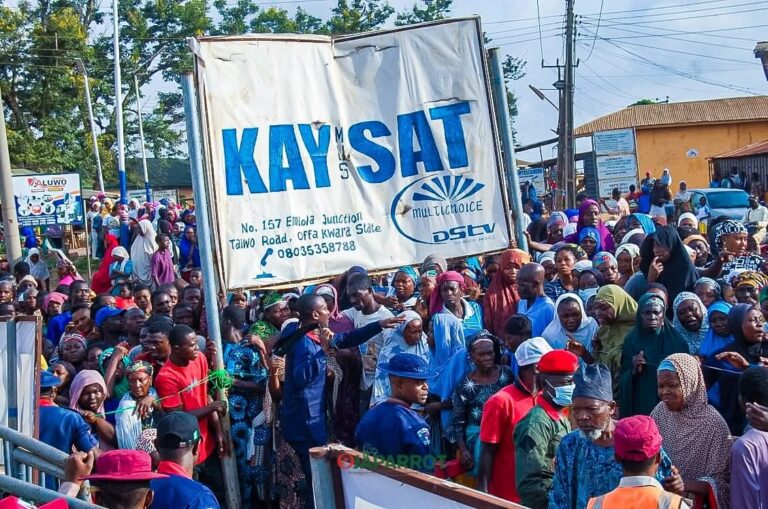 MOK Foundation distributes food items to 3,000 Muslims, Christians in Offa – SpiceyGists MOK Foundation distributes food items to 3,000 Muslims, Christians in Offa